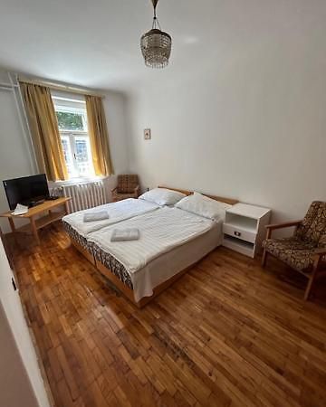 Corvin Panzio Bed & Breakfast Gyor Exterior photo
